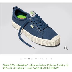 Cariuma Women’s Sneakers - Navy Blue